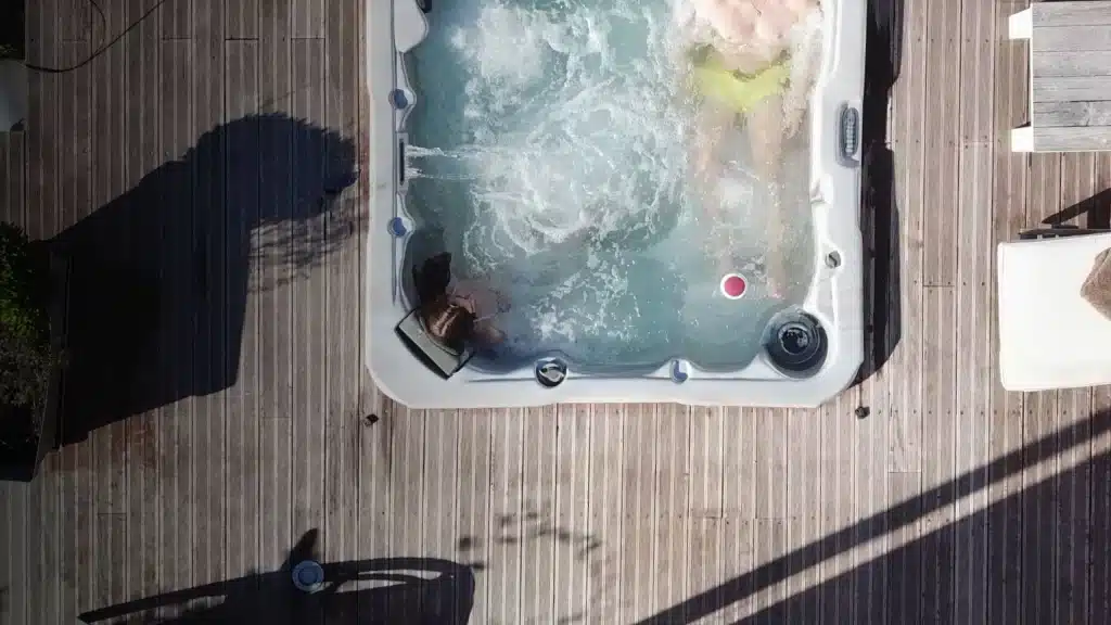 Image d'un spa avec ICO Spa qui facilite l'entretien du spa en analysant la qualité de l'eau.